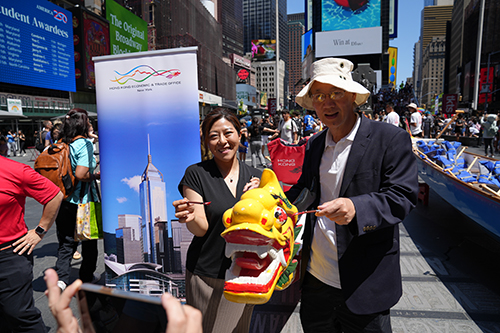 The Director of HKETONY Maisie Ho (left) and Chairman of the Hong Kong Dragon Boat Festival in New York Henry Wan (right) took part in the 