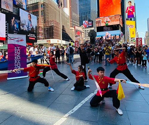  The HKETONY set up a game booth at the festival site, which attracted over 50,000 revellers.